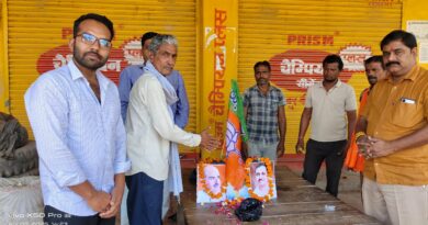 भारतीय जनता पार्टी स्थापना दिवस का कार्यक्रम चरखारी नगर के सभी बूथों पर धूमधाम से कार्यकर्ताओं के द्वारा मनाया गया