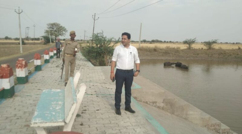 ग्राम पंचायतों की गौशालाओं और अमृत तालाब का एसडीएम ने किया निरीक्षण